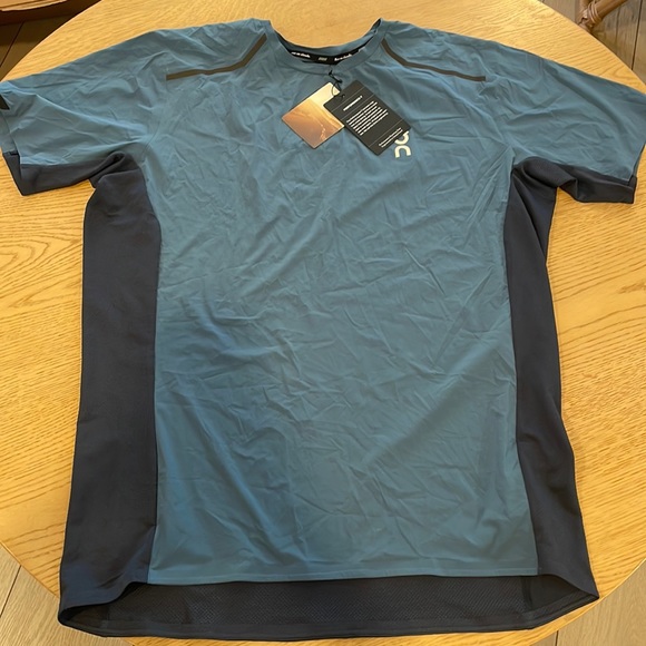 On Running Other - On running performance tee- mens LARGE NWT